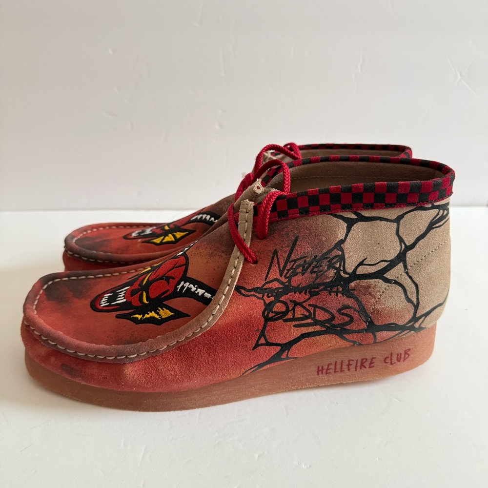 Stranger Things x Clarks Original Wallabee Evo Hellfire Club Shoes Men’s size 13 - Picture 2 of 13